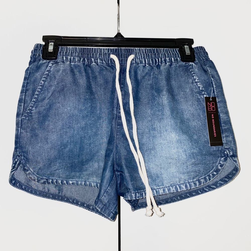 no boundaries dark wash jean shorts.